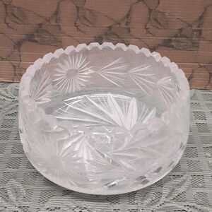Elegant Heavy Cut Glass sawtooth rim 7" Bowl Pinwheel & Star of David Center